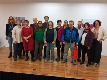 Das Team Leichte Sprache auf einem Podium