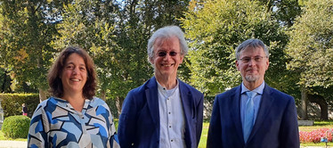Direktorin Dr. Katrin Brockmöller, der bisherige Kaufmännische Leiter Hans Georg Strepp und der Vorsitzende des Bibelwerks, Prof. Dr. Egbert Ballhorn Direktorin Dr. Katrin Brockmöller, der bisherige Kaufmännische Leiter Hans Georg Strepp und der Vorsitzende des Bibelwerks, Prof. Dr. Egbert Ballhorn